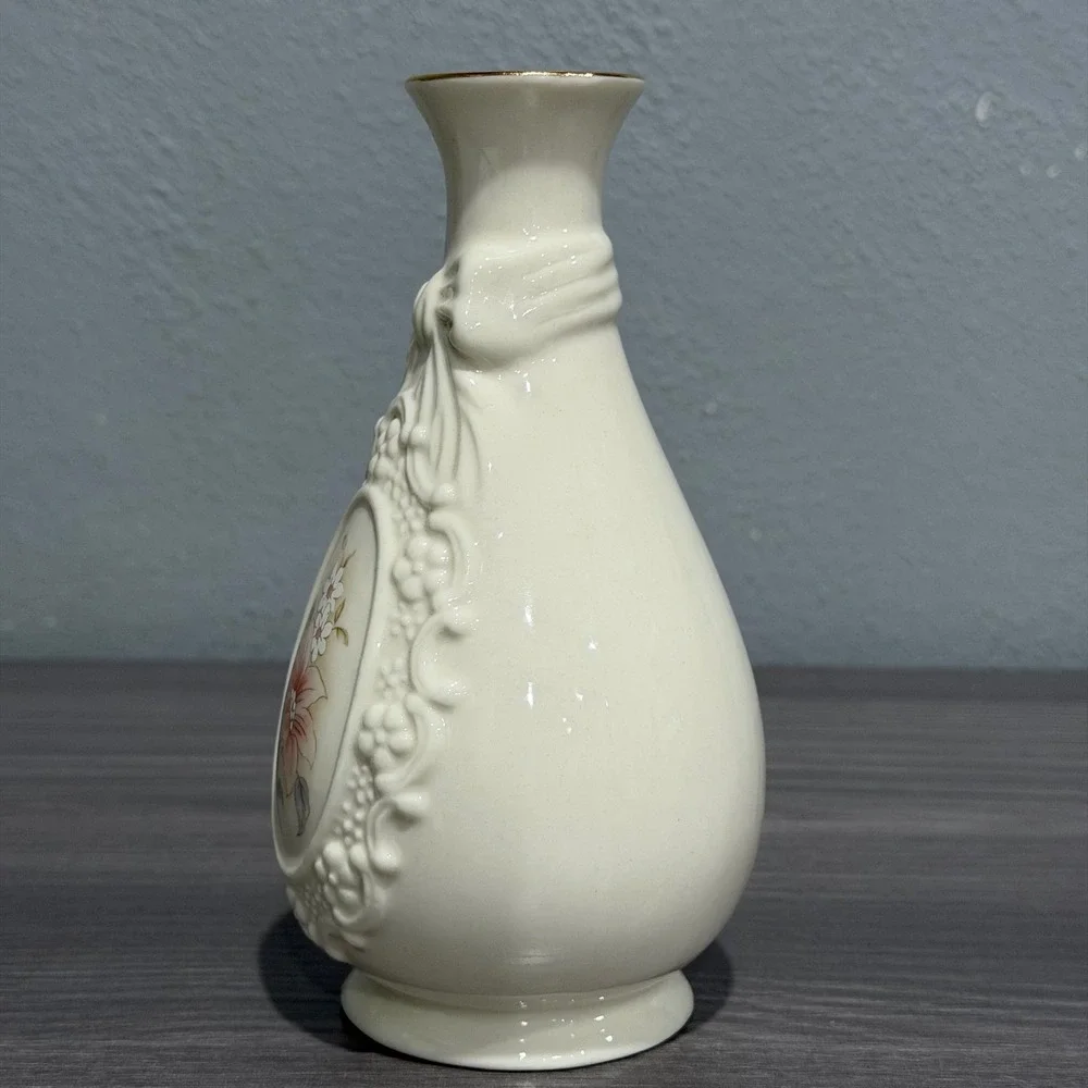 Royal Heritage Cameo Ribbon Vase Ivory Porcelain Floral Gold Trim 6